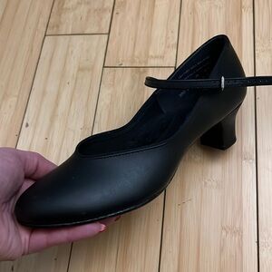 Women’s Capezio dance shoes size 9 1/2 M